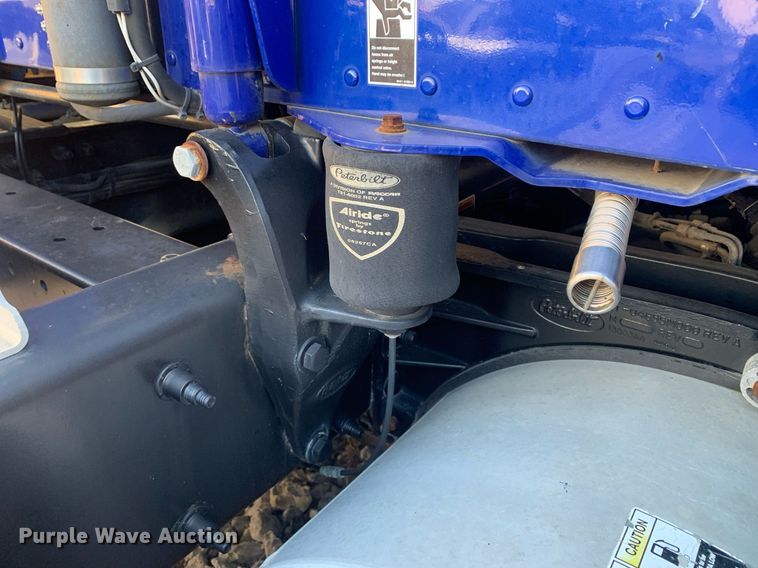 image for item DM7764 2014 Peterbilt 386 semi truck