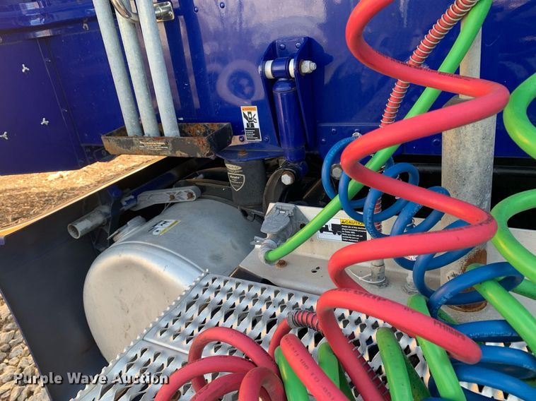 image for item DM7764 2014 Peterbilt 386 semi truck