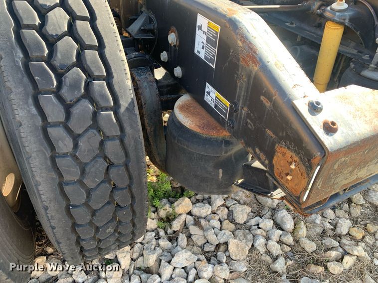 image for item DM7764 2014 Peterbilt 386 semi truck