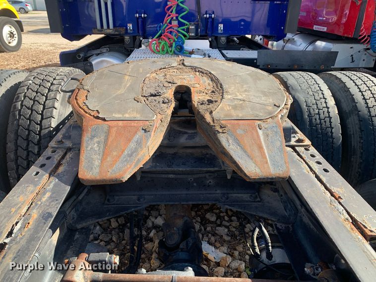 image for item DM7764 2014 Peterbilt 386 semi truck