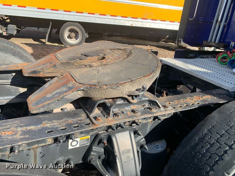 image for item DM7764 2014 Peterbilt 386 semi truck