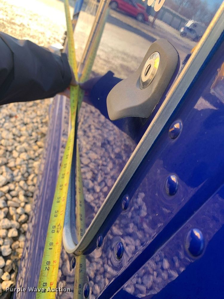 image for item DM7764 2014 Peterbilt 386 semi truck