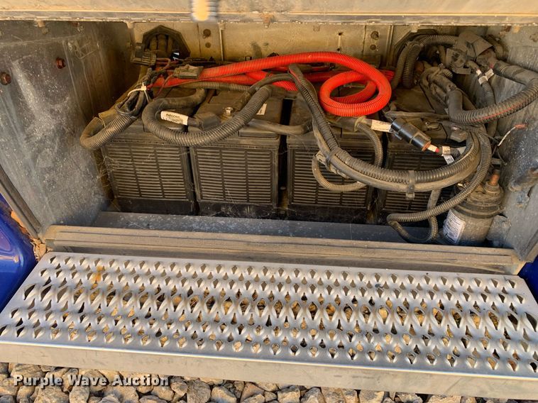 image for item DM7764 2014 Peterbilt 386 semi truck