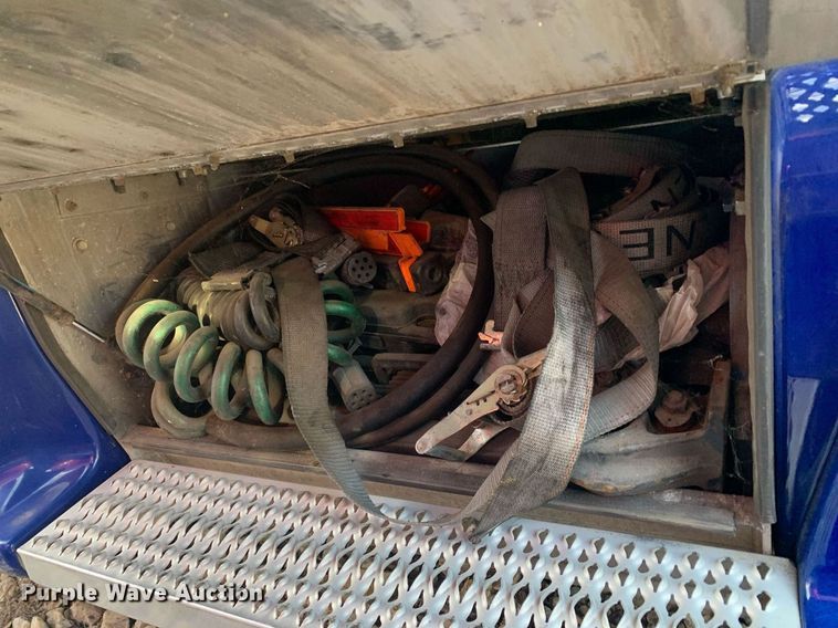 image for item DM7764 2014 Peterbilt 386 semi truck