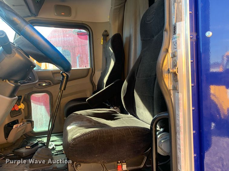 image for item DM7764 2014 Peterbilt 386 semi truck