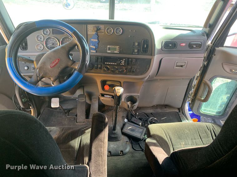 image for item DM7764 2014 Peterbilt 386 semi truck