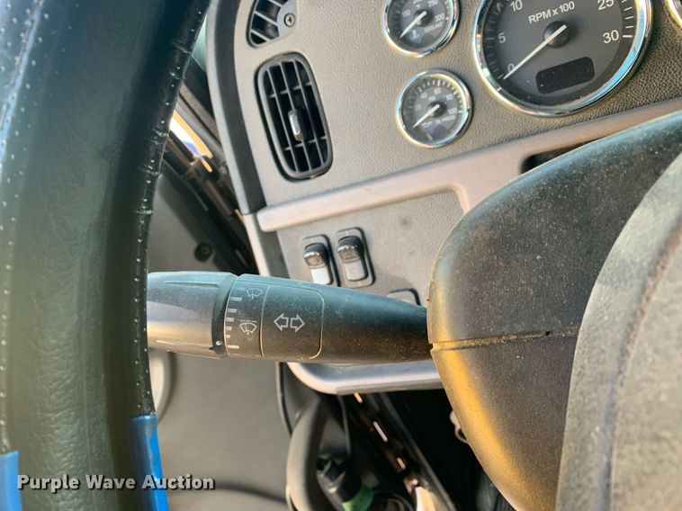 image for item DM7764 2014 Peterbilt 386 semi truck