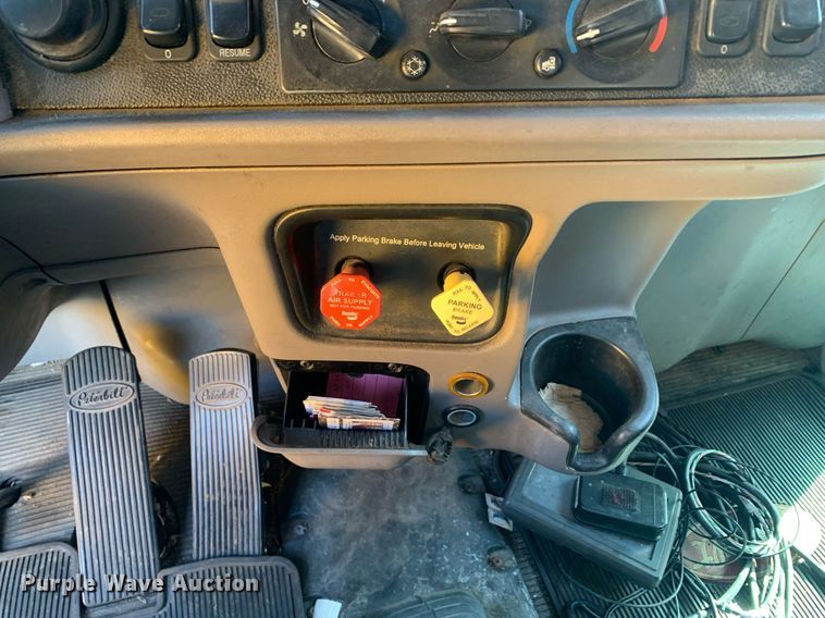 image for item DM7764 2014 Peterbilt 386 semi truck