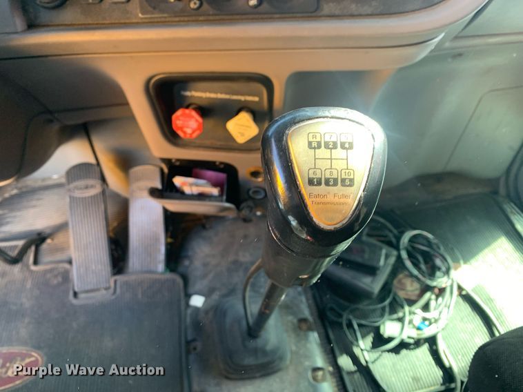 image for item DM7764 2014 Peterbilt 386 semi truck