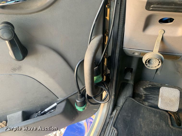 image for item DM7764 2014 Peterbilt 386 semi truck