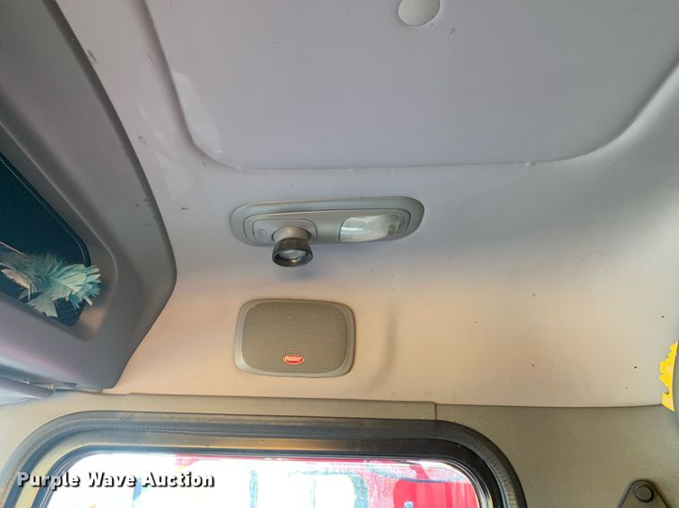 image for item DM7764 2014 Peterbilt 386 semi truck