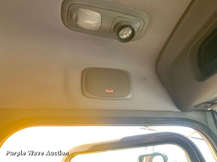 image for item DM7764 2014 Peterbilt 386 semi truck