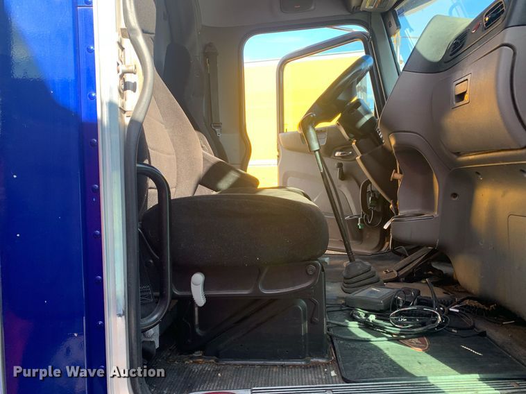 image for item DM7764 2014 Peterbilt 386 semi truck