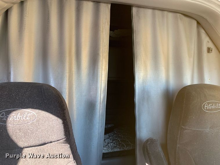 image for item DM7764 2014 Peterbilt 386 semi truck