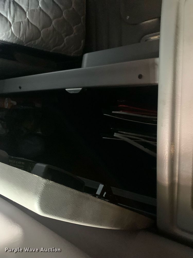 image for item DM7764 2014 Peterbilt 386 semi truck