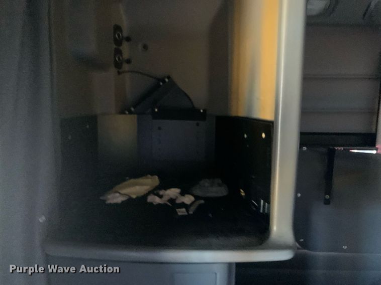 image for item DM7764 2014 Peterbilt 386 semi truck