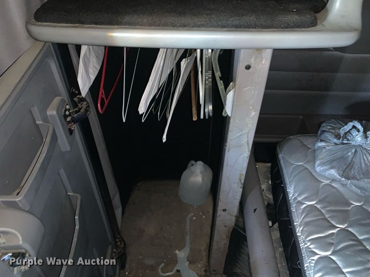 image for item DM7764 2014 Peterbilt 386 semi truck