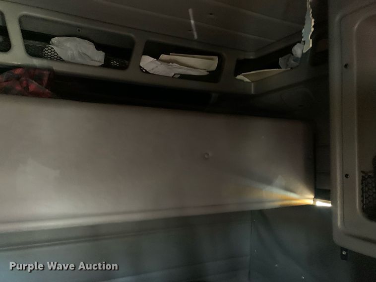 image for item DM7764 2014 Peterbilt 386 semi truck