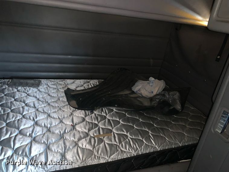 image for item DM7764 2014 Peterbilt 386 semi truck