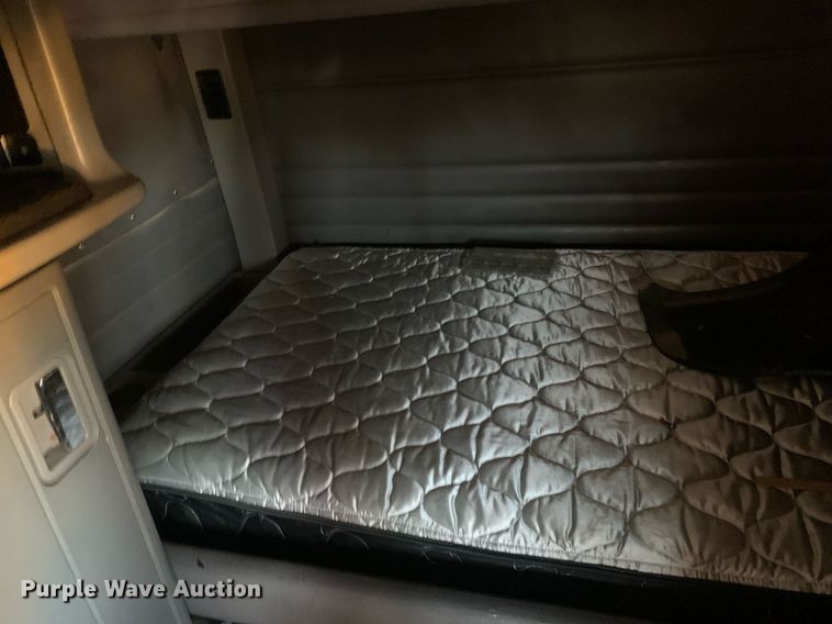 image for item DM7764 2014 Peterbilt 386 semi truck