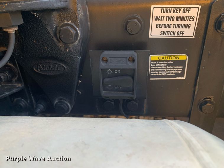 image for item DM7764 2014 Peterbilt 386 semi truck