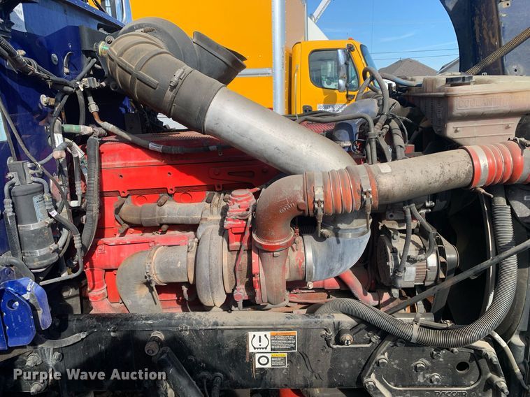 image for item DM7764 2014 Peterbilt 386 semi truck