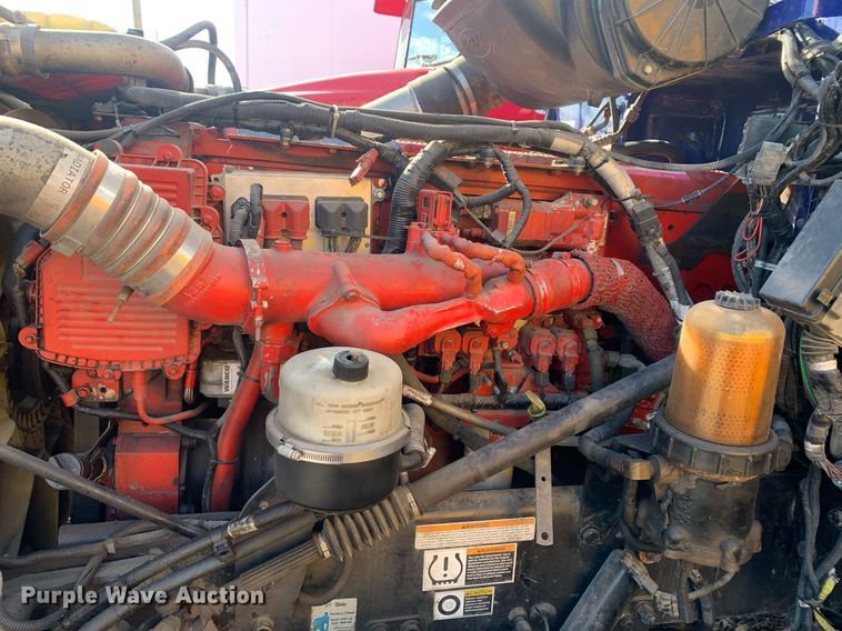 image for item DM7764 2014 Peterbilt 386 semi truck