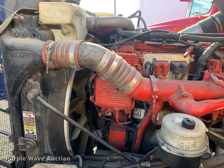 image for item DM7764 2014 Peterbilt 386 semi truck