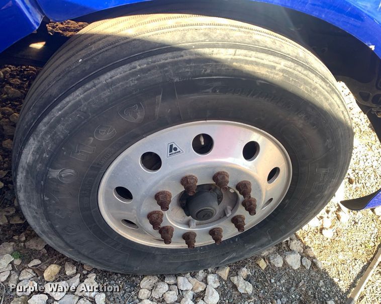 image for item DM7764 2014 Peterbilt 386 semi truck