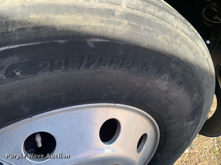 image for item DM7764 2014 Peterbilt 386 semi truck