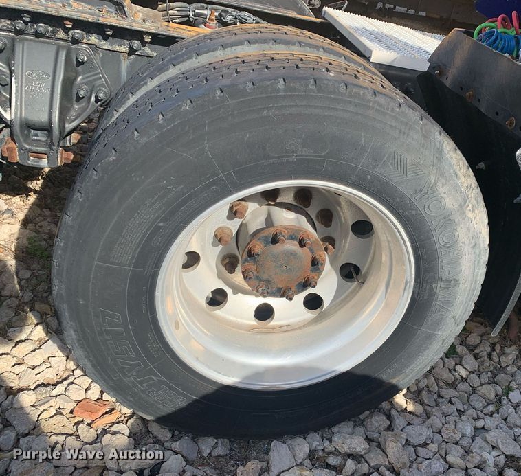 image for item DM7764 2014 Peterbilt 386 semi truck