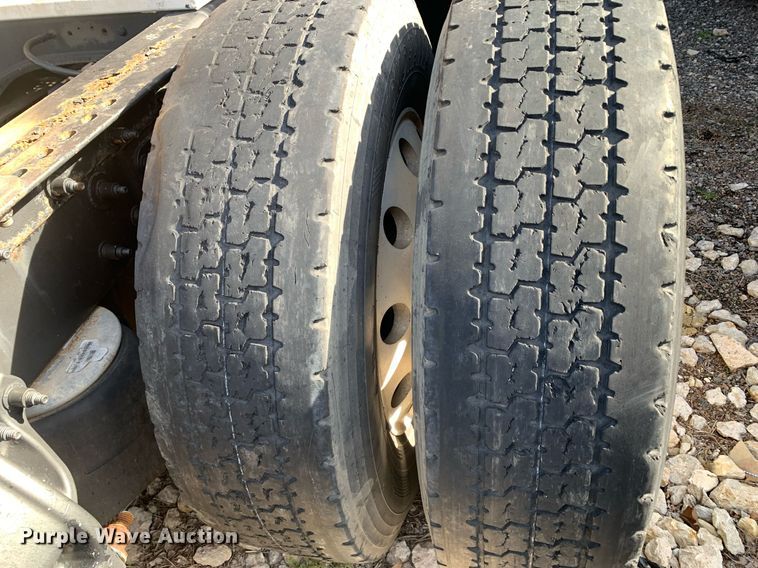 image for item DM7764 2014 Peterbilt 386 semi truck