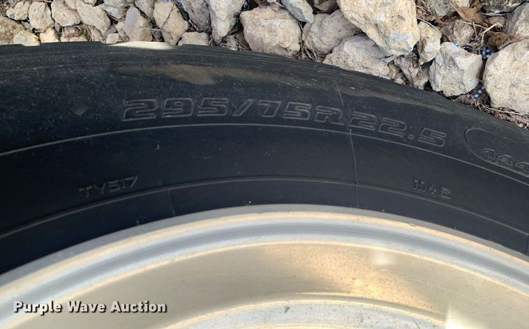 image for item DM7764 2014 Peterbilt 386 semi truck