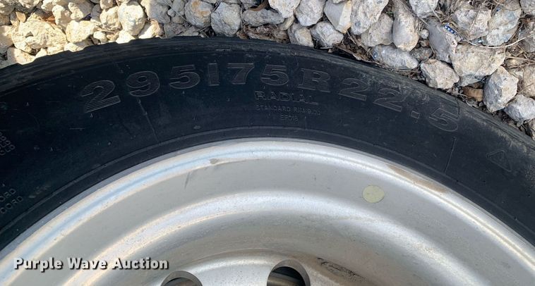 image for item DM7764 2014 Peterbilt 386 semi truck