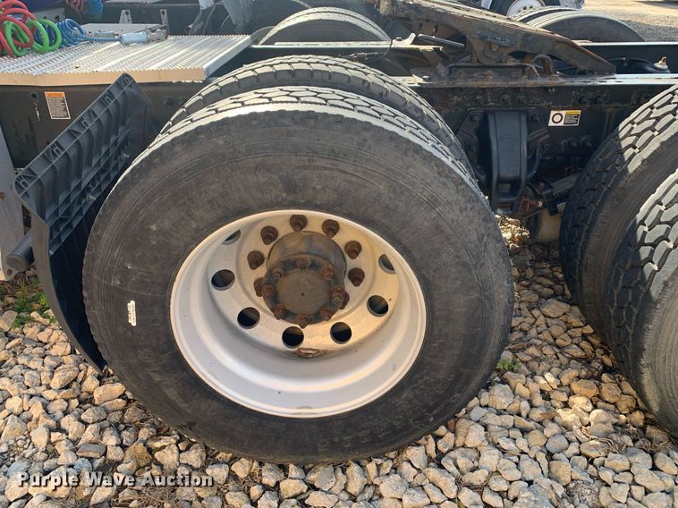 image for item DM7764 2014 Peterbilt 386 semi truck