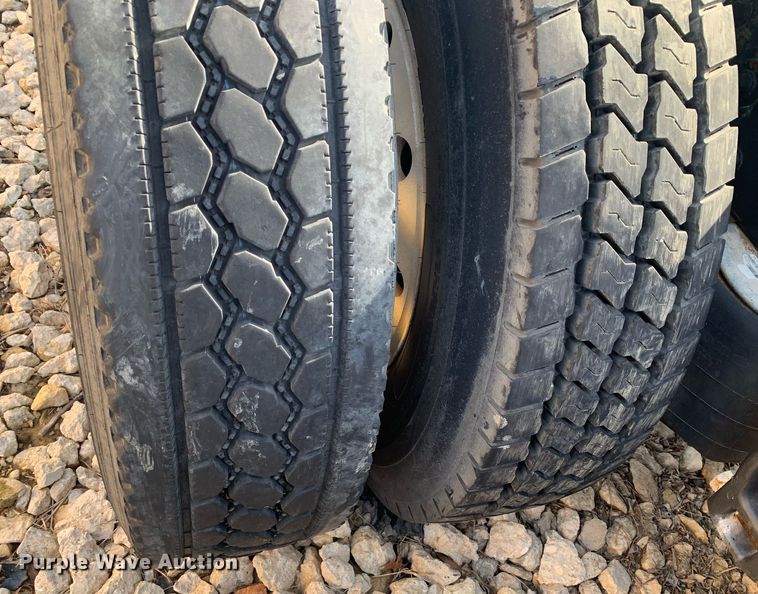 image for item DM7764 2014 Peterbilt 386 semi truck