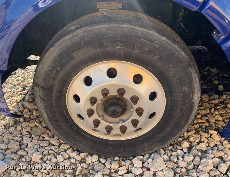 image for item DM7764 2014 Peterbilt 386 semi truck