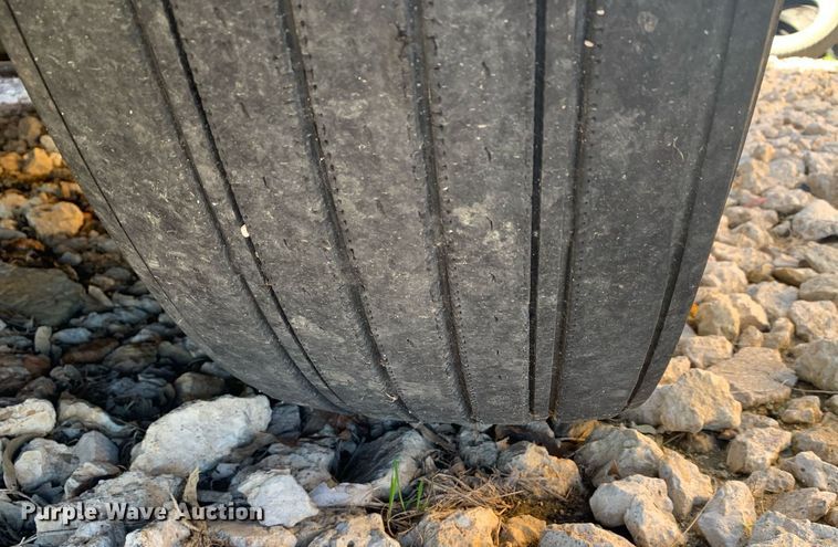 image for item DM7764 2014 Peterbilt 386 semi truck