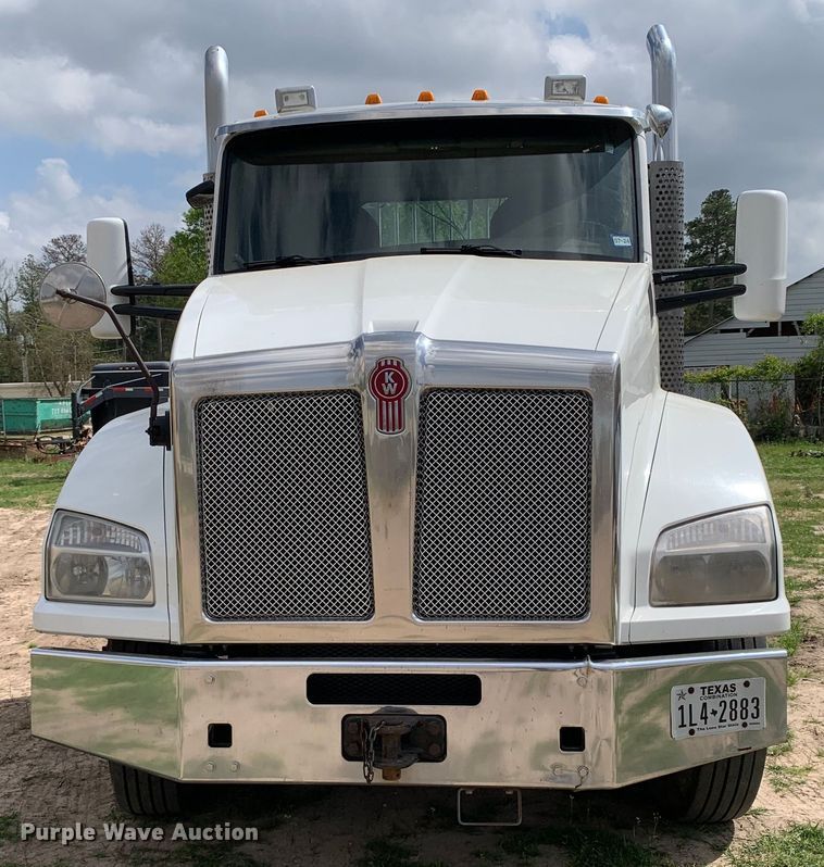 image for item DM7780 2015 Kenworth T880 semi truck