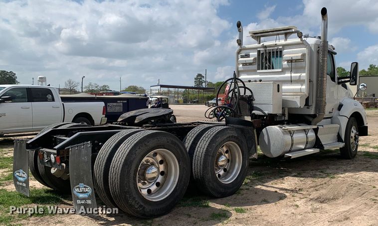image for item DM7780 2015 Kenworth T880 semi truck