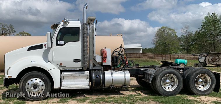 image for item DM7780 2015 Kenworth T880 semi truck