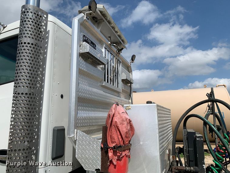 image for item DM7780 2015 Kenworth T880 semi truck