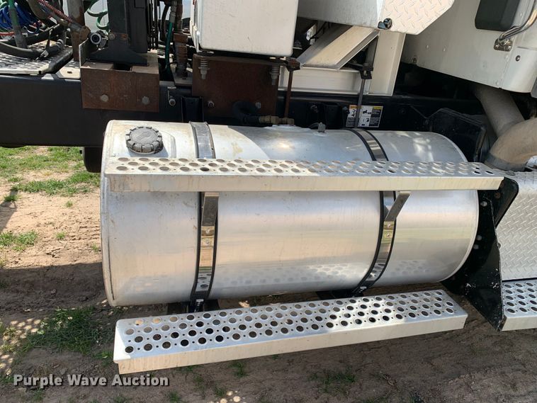 image for item DM7780 2015 Kenworth T880 semi truck