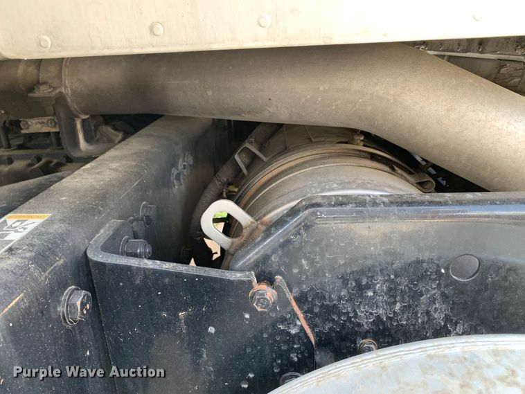 image for item DM7780 2015 Kenworth T880 semi truck