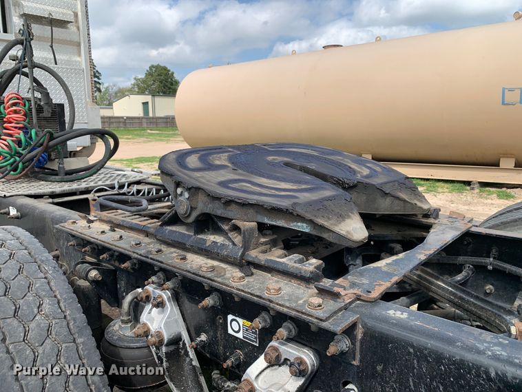 image for item DM7780 2015 Kenworth T880 semi truck