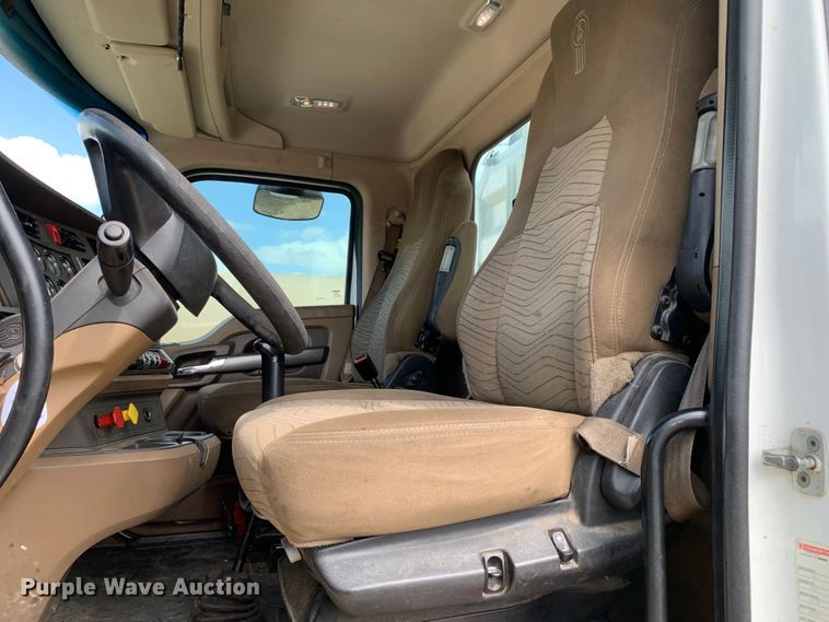 image for item DM7780 2015 Kenworth T880 semi truck