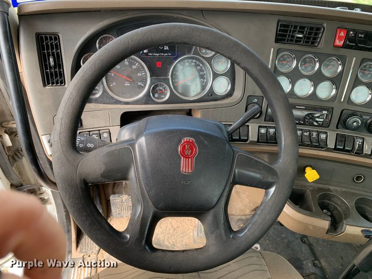 image for item DM7780 2015 Kenworth T880 semi truck