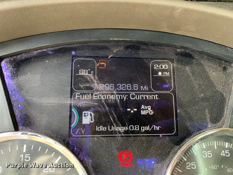 image for item DM7780 2015 Kenworth T880 semi truck