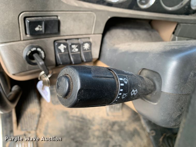 image for item DM7780 2015 Kenworth T880 semi truck