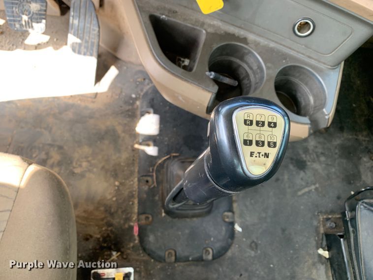 image for item DM7780 2015 Kenworth T880 semi truck